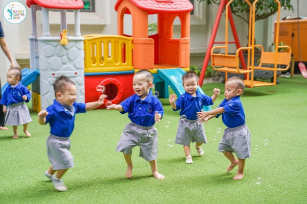 Cảm thụ âm nhạc tại Hanoi Center Kids – Môn học vun đắp tâm hồn đẹp cho trẻ thơ